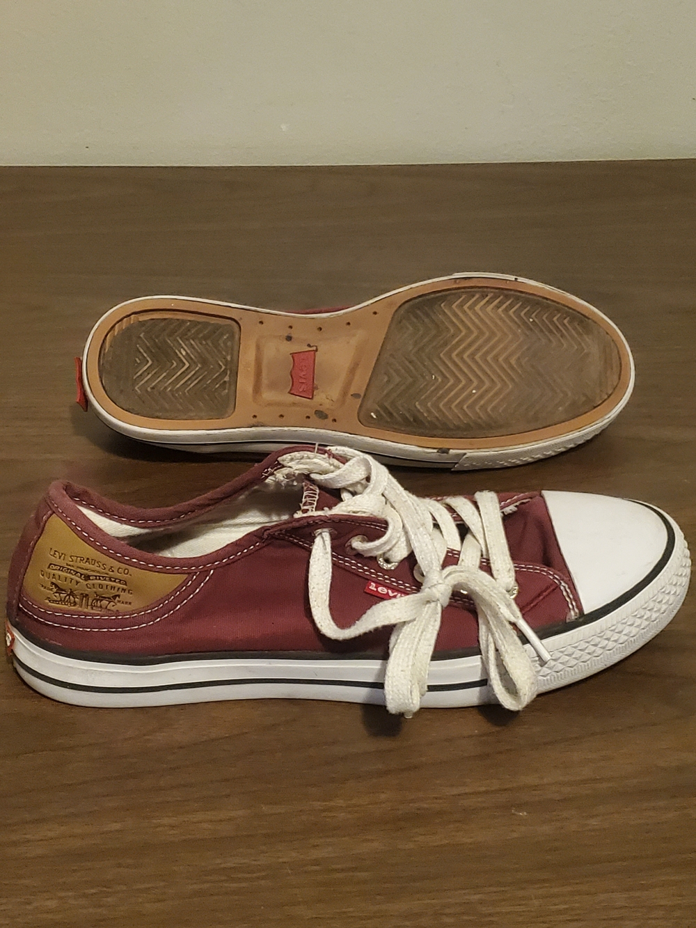 Levi's Women's Low-Top Canvas Sneakers in Burgundy